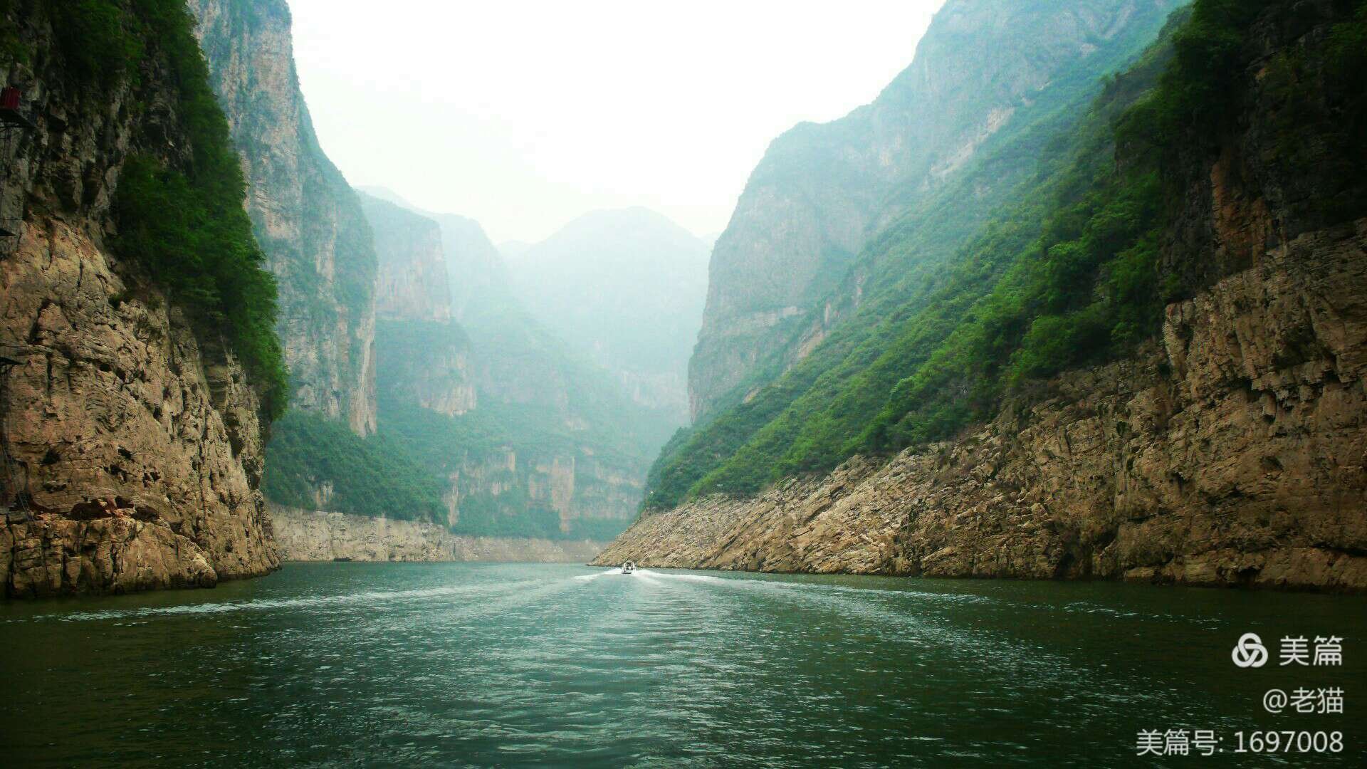 重庆有条通往“仙境”的路，下雨的时候最美，云海令人如痴如醉！