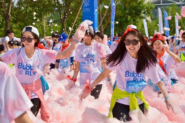 趣炫泡泡跑首次登陆武隆，20国留学生将前往天生三桥参加