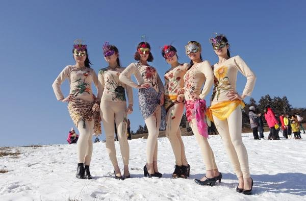 美艳绝伦 女模人体彩绘妆点仙女山