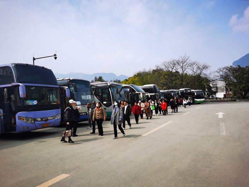 “三八节”掀起春游热潮 重庆芙蓉洞、芙蓉江景区喜迎客流小高峰