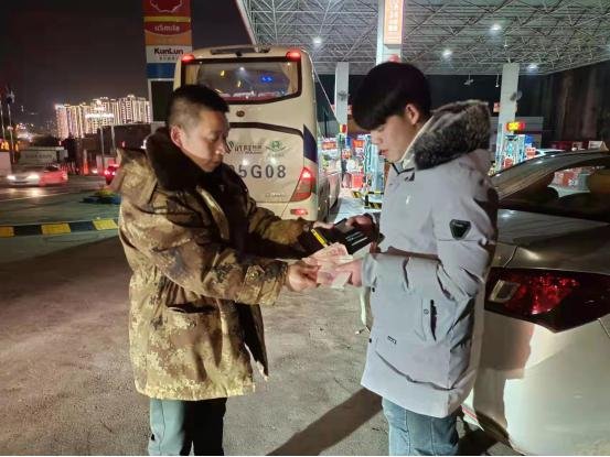 拾金不昧暖人心 武隆景区优质服务获游客点赞