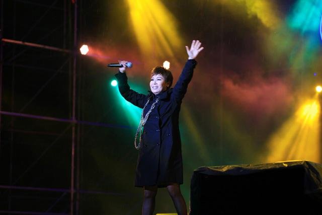 仙女山音乐节璀璨落幕 汪峰陈小春与乐迷共洒青春激情