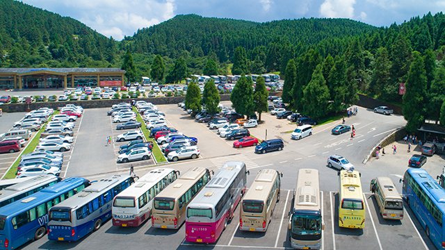 助推“省际游”回暖，武隆景区迎疫后首个千人大团