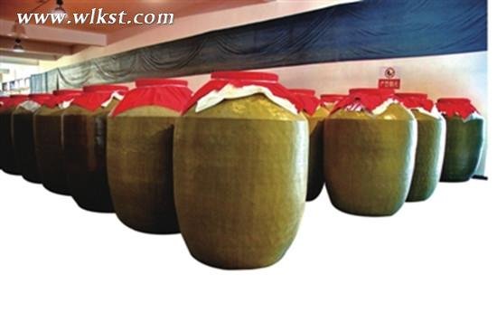 满城尽飘白酒香