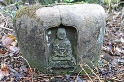 白云书院外的石墩 沈华平/摄