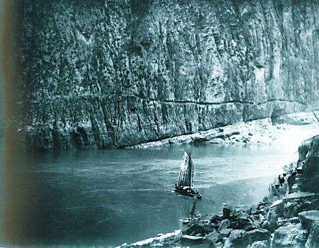 揭秘百年前“三峡纤夫”大部分时间不穿衣