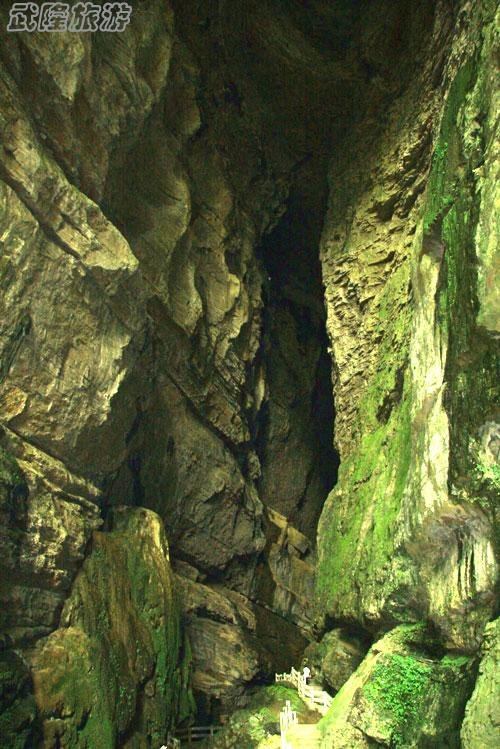 龙水峡地缝景点之“蛟龙寒窟”