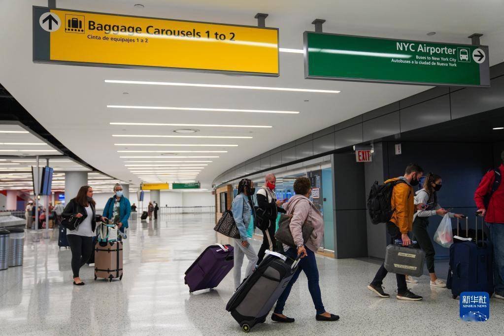 疫情蔓延态势尚未遏制，拜登阻疫无力只能投降，美国全面开放国境