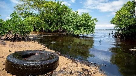 日本触礁散货船漏油面临断裂风险！