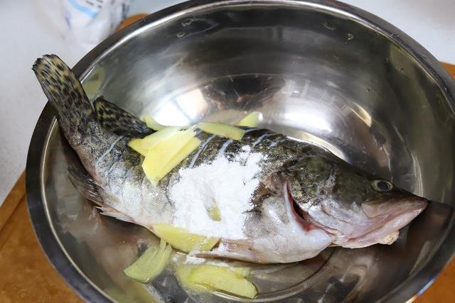 这样做鱼小朋友太喜欢吃了，酸甜可口，跟饭店里的一样好吃