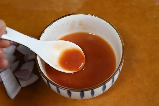 这样做鱼小朋友太喜欢吃了，酸甜可口，跟饭店里的一样好吃