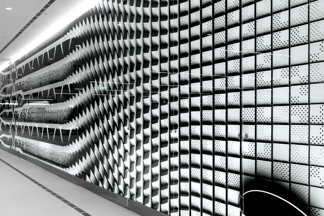 荷兰这个8000㎡自行车停车场，一面沉浸式的玻璃墙美翻了，网友：别人家的“自行车棚”