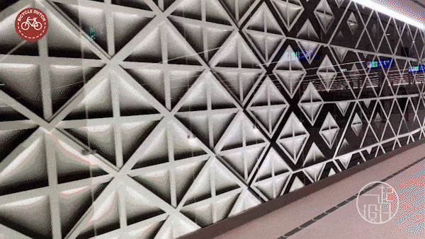 荷兰这个8000㎡自行车停车场，一面沉浸式的玻璃墙美翻了，网友：别人家的“自行车棚”