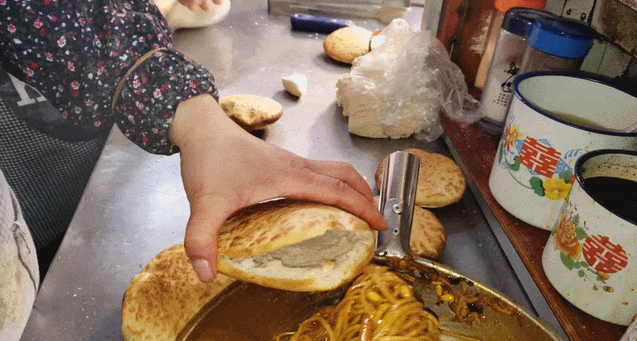 安利一万次都不如亲自去吃一次，中国“肥肠之都”，封神了！