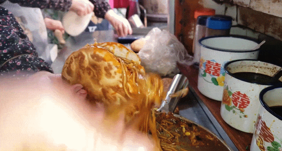 安利一万次都不如亲自去吃一次，中国“肥肠之都”，封神了！