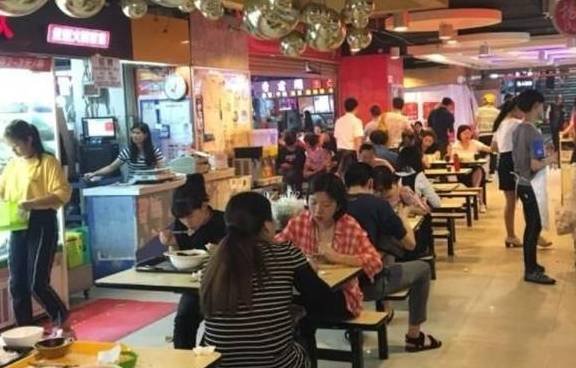 重庆火爆的观音桥好吃街，连当地人也来这里吃美食，你来过这里吗