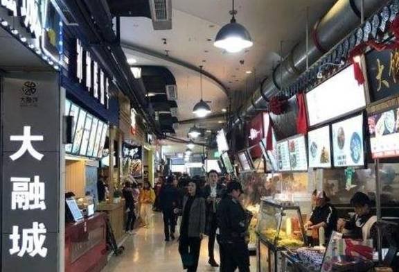 重庆火爆的观音桥好吃街,连当地人也来这里吃美食,你来过这里吗 重庆火爆的观音桥好吃街,连当地人也来这里吃美食,你来过这里吗