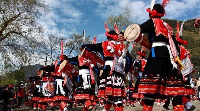 原创红叶白菊麻糍螺蛳粉,这个11月好赏又好吃 原创红叶白菊麻糍螺蛳粉,这个11月好赏又好吃