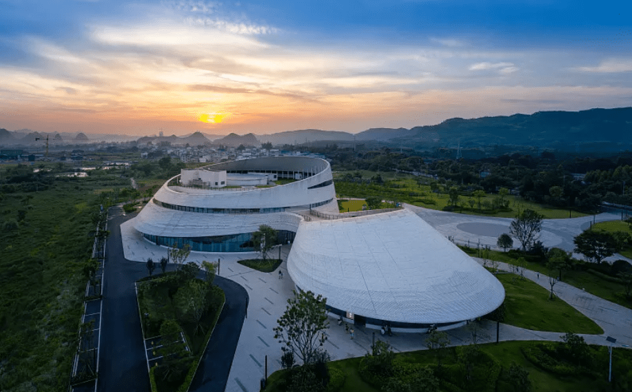 原创红叶白菊麻糍螺蛳粉,这个11月好赏又好吃 原创红叶白菊麻糍螺蛳粉,这个11月好赏又好吃