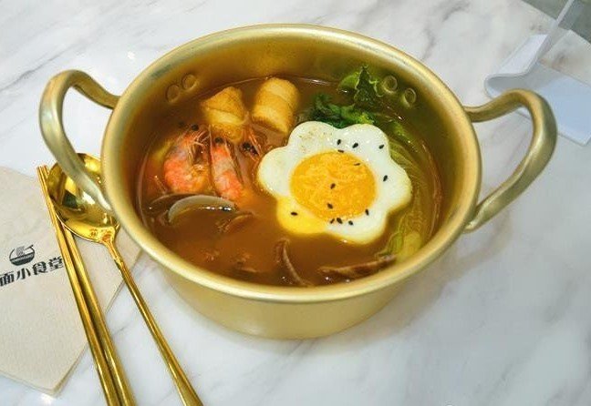 女生如果体重破百，最好少吃这4种食物，不然“双下巴”就要长出来了