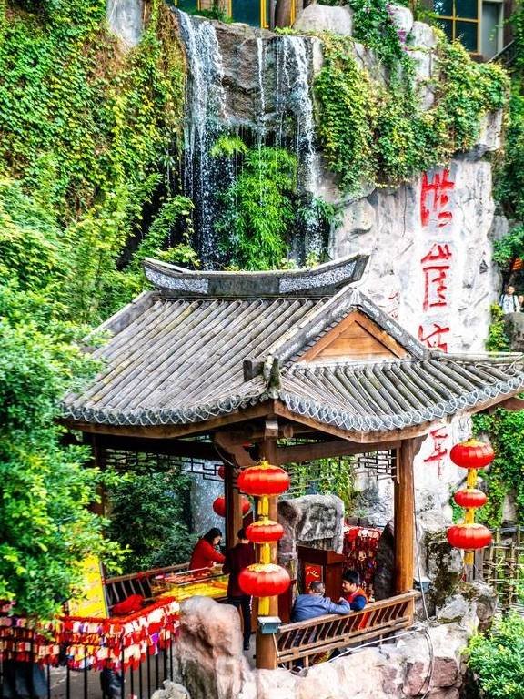 重庆洪崖洞：有景有烟火气息有美食，来过第一次就会再来第二次！