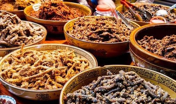 重庆洪崖洞：有景有烟火气息有美食，来过第一次就会再来第二次！