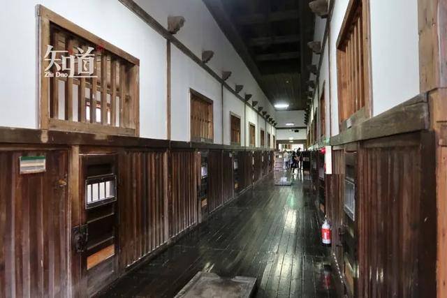 日本牢饭好得有点离谱！囚犯舍不得走，狱警偷食牢饭被扣工资