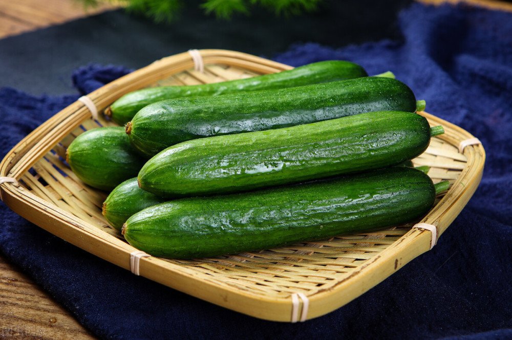 夏天，用它包饺子太香了，农村多到吃不完，比韭菜馅香，比肉馅好吃