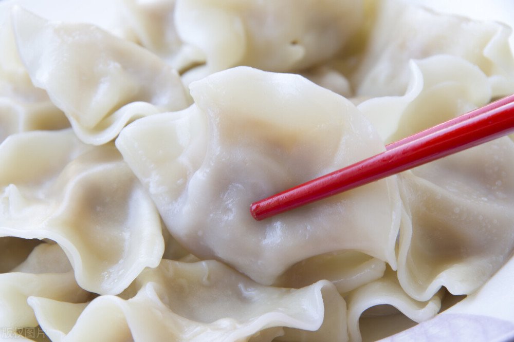 夏天，用它包饺子太香了，农村多到吃不完，比韭菜馅香，比肉馅好吃