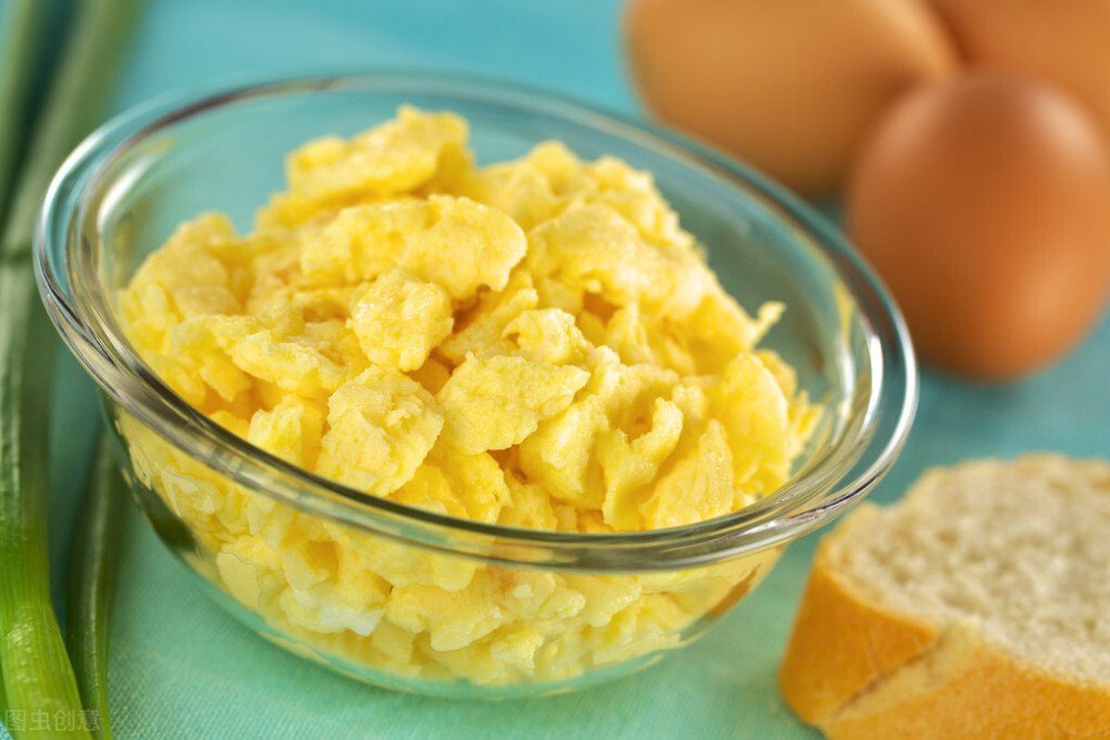 夏天，用它包饺子太香了，农村多到吃不完，比韭菜馅香，比肉馅好吃