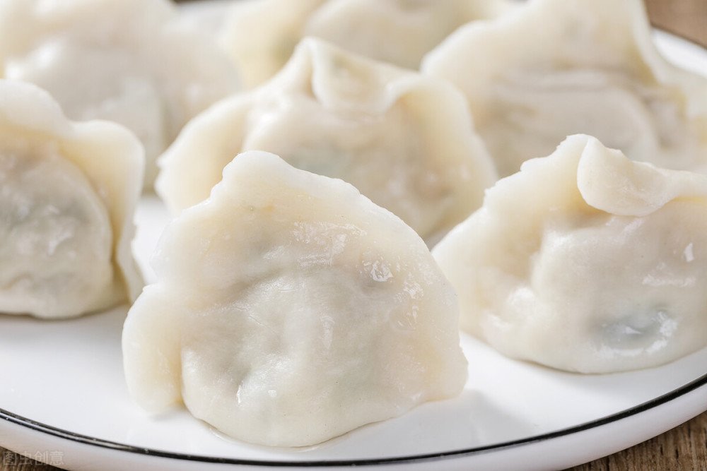 夏天，用它包饺子太香了，农村多到吃不完，比韭菜馅香，比肉馅好吃