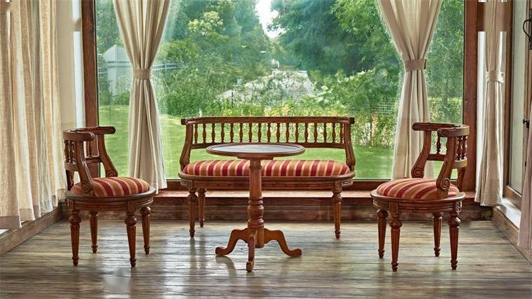 安徽一村上千人欧洲挣钱回乡盖别墅：一改贫穷落后面貌，一跃成为富裕村