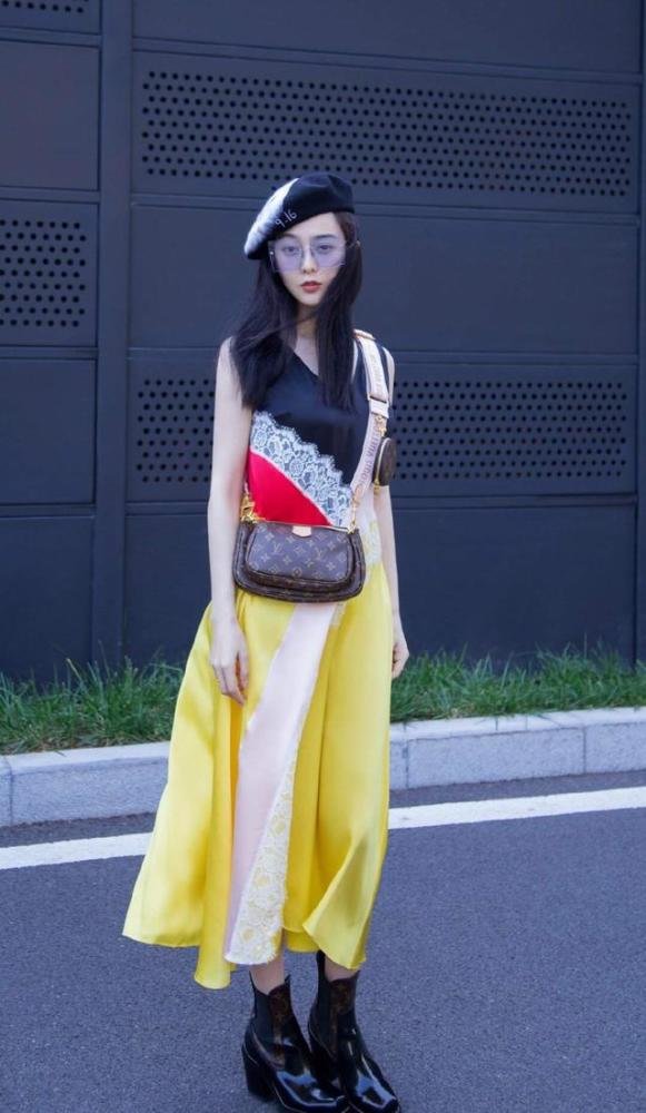 范冰冰变节俭了,靠14500的包撑门面走哪都拎着,这在以前不多见 范冰冰变节俭了,靠14500的包撑门面走哪都拎着,这在以前不多见