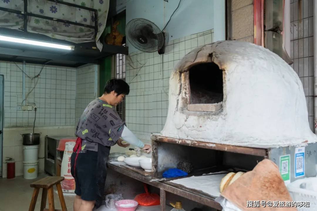3蚊/个!这份藏在城中村的泥炉烧饼,地道的河南味儿~ 3蚊/个!这份藏在城中村的泥炉烧饼,地道的河南味儿~