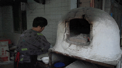 3蚊/个!这份藏在城中村的泥炉烧饼,地道的河南味儿~ 3蚊/个!这份藏在城中村的泥炉烧饼,地道的河南味儿~