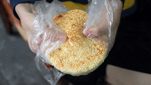 3蚊/个!这份藏在城中村的泥炉烧饼,地道的河南味儿~ 3蚊/个!这份藏在城中村的泥炉烧饼,地道的河南味儿~