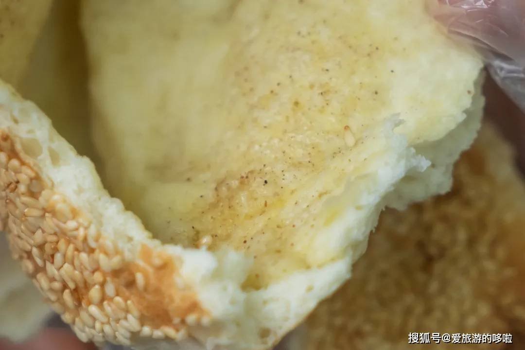 3蚊/个!这份藏在城中村的泥炉烧饼,地道的河南味儿~ 3蚊/个!这份藏在城中村的泥炉烧饼,地道的河南味儿~