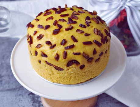 南瓜红枣天生一对，隔三差五吃一次，补气血还养胃，女人要常吃