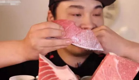 原创韩国大胃王又吃肉了,不过看上去有点奇怪!网友:我已分不清真假 原创韩国大胃王又吃肉了,不过看上去有点奇怪!网友:我已分不清真假