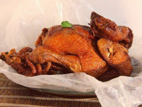 不用一滴水的烧鸡，腌30分钟扔进电饭锅，喷香软烂肉嫩还多汁