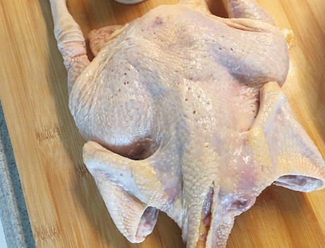 不用一滴水的烧鸡,腌30分钟扔进电饭锅,喷香软烂肉嫩还多汁 不用一滴水的烧鸡,腌30分钟扔进电饭锅,喷香软烂肉嫩还多汁