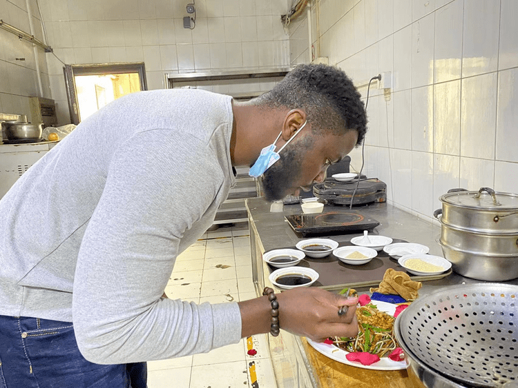 学做一道新鲁菜海外食客体验独特魅力