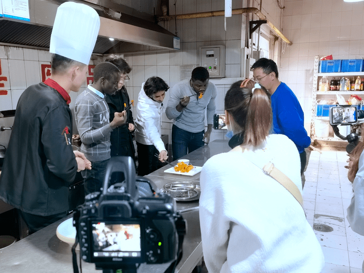 学做一道新鲁菜海外食客体验独特魅力