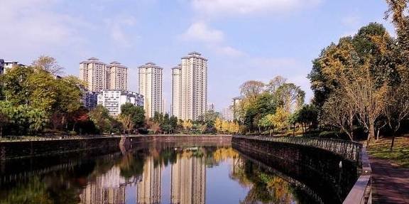 这里是重庆人打卡的地方，有山有水有美食，被称为网红城市后花园