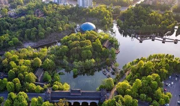 这里是重庆人打卡的地方，有山有水有美食，被称为网红城市后花园