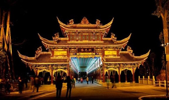 这里是重庆人打卡的地方，有山有水有美食，被称为网红城市后花园