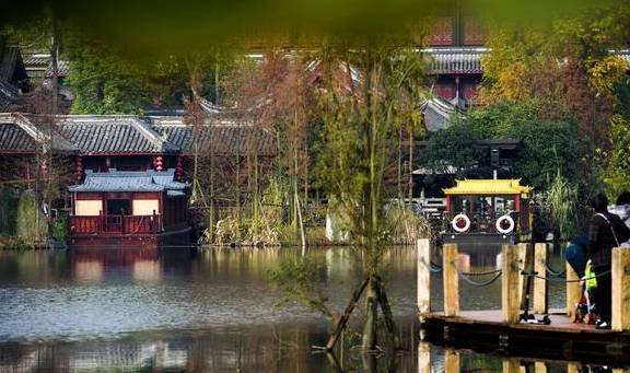 这里是重庆人打卡的地方，有山有水有美食，被称为网红城市后花园