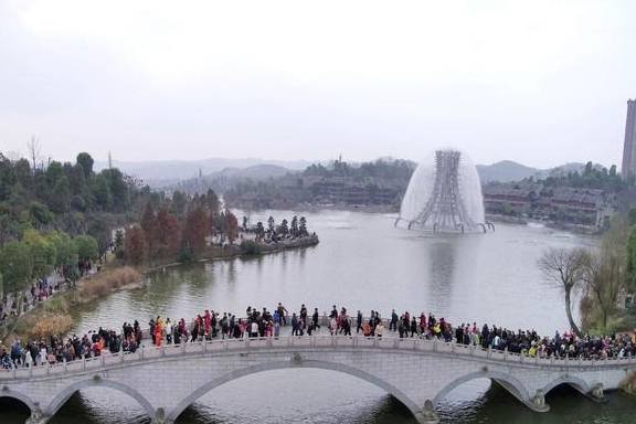 这里是重庆人打卡的地方，有山有水有美食，被称为网红城市后花园