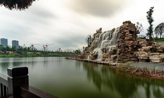 这里是重庆人打卡的地方，有山有水有美食，被称为网红城市后花园