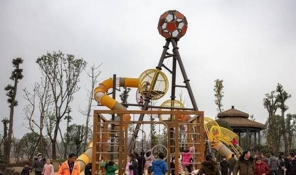 这里是重庆人打卡的地方，有山有水有美食，被称为网红城市后花园